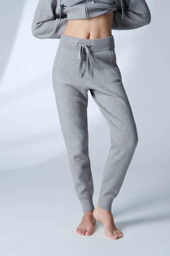 Женский трикотажный костюм из свитера и брюк Simone Perele (Франция) 1A8.963-660